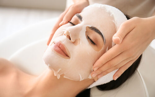 Für anhaltend strahlende Haut: Medizinisch kosmetische Hautbehandlungen